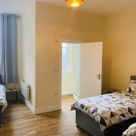 8 Fish Street, Budget Centre Accomodation ليدز